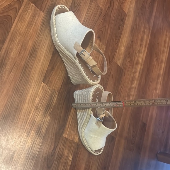 TOMS Women\'s Cream Wedge Sandals
